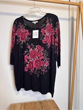 Miley Daniels Black Tunic Sweater with Pink Rose‎ Print new with tags